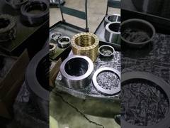 공장은 대용량의 스프러스 볼 베어링을 판매합니다.